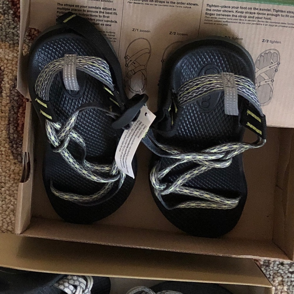 Chacos size 4, NWT